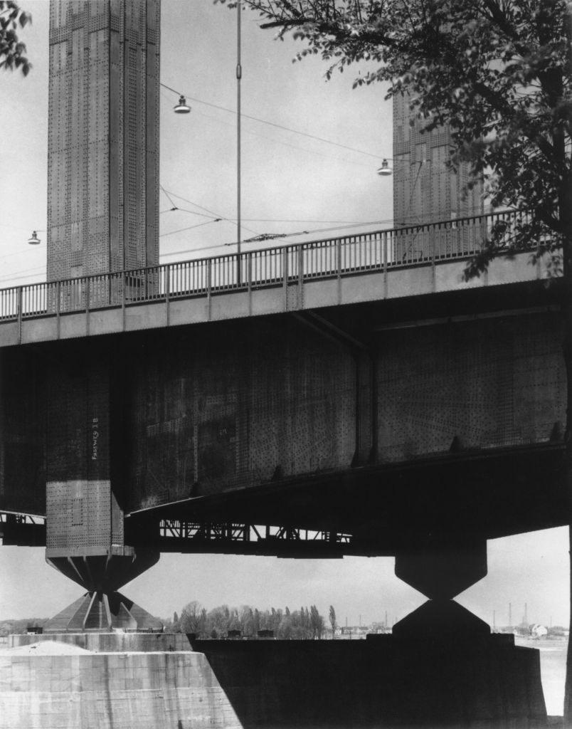 Kln - Cologne - August Sander - 325 - Mühlheimer Brücke ca.1938.jpg