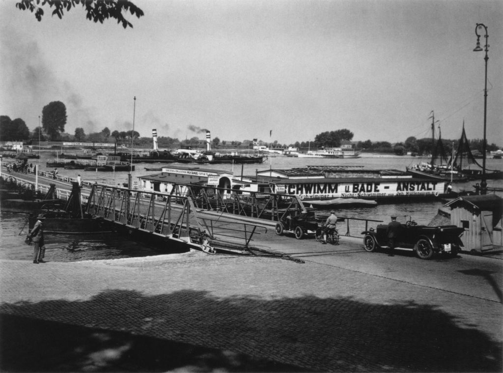 Kln - Cologne - August Sander - 328 - Alte Mülheimer Brücke ca. 1924-25.jpg