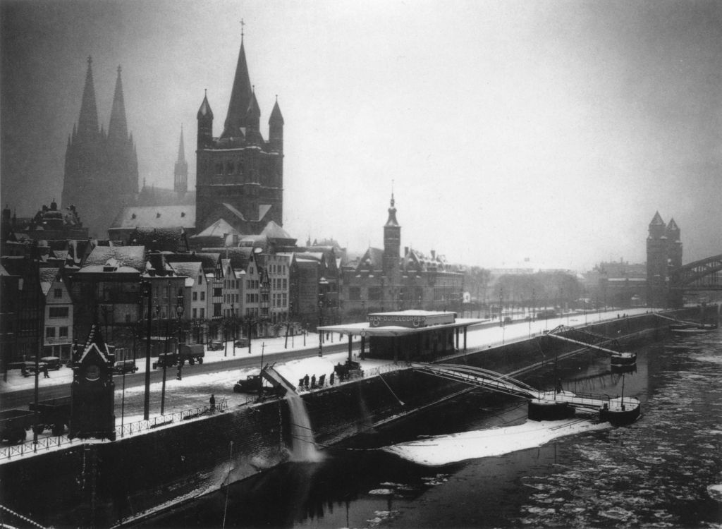 Kln - Cologne - August Sander - 330 - Rheinfront ca. 1938.jpg