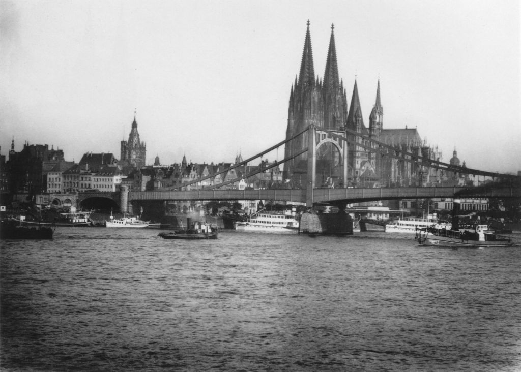 Kln - Cologne - August Sander - 331 - Dom, St.Martin und Hngebrücke 1920-1939.jpg