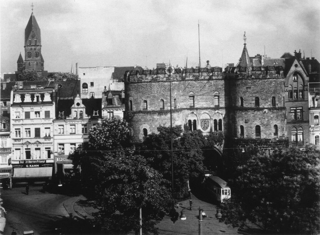 Kln - Cologne - August Sander - 358 - Hahnentor 30er Jahre.jpg