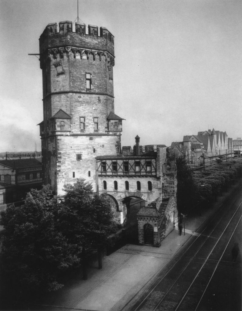 Kln - Cologne - August Sander - 360 - Bayenturm 1920-1939.jpg