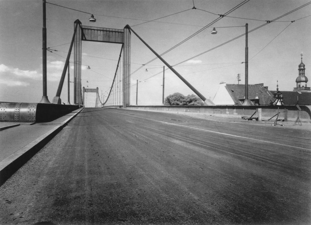 Kln - Cologne - August Sander - 365 - Mühlheimer Brücke 30er Jahre.jpg