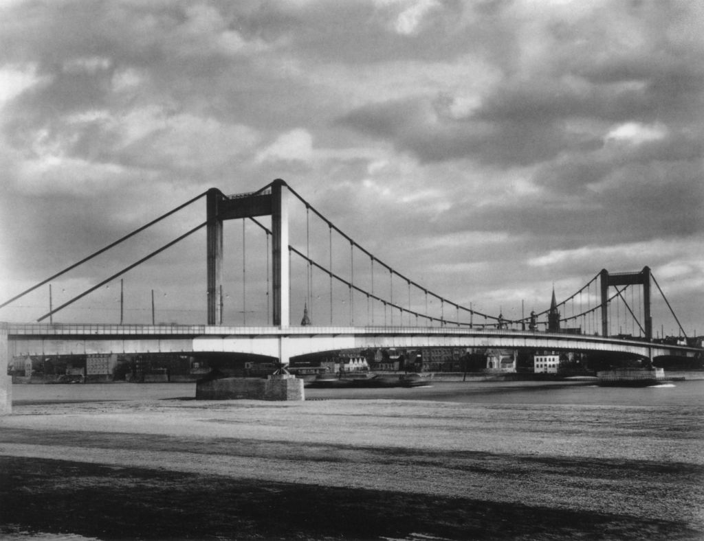 Kln - Cologne - August Sander - 366 - Mühlheimer Brücke 30er Jahre.jpg