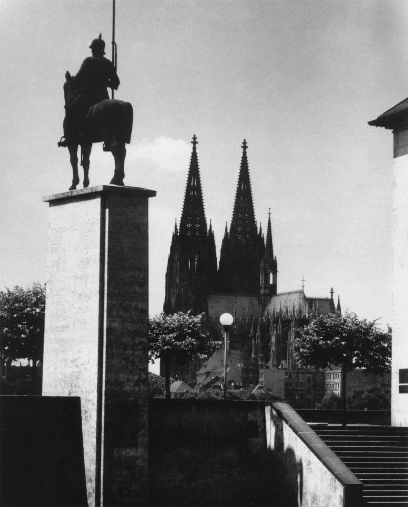 Kln - Cologne - August Sander - 372 - Deutzer Kürassier nach 1928.jpg