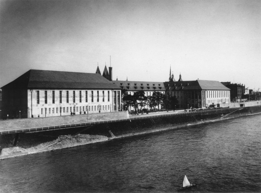 Kln - Cologne - August Sander - 373 - Rheinisches Museum nach 1928.jpg