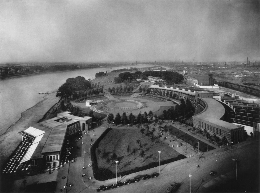 Kln - Cologne - August Sander - 374 - Das Messegelnde nach 1928.jpg