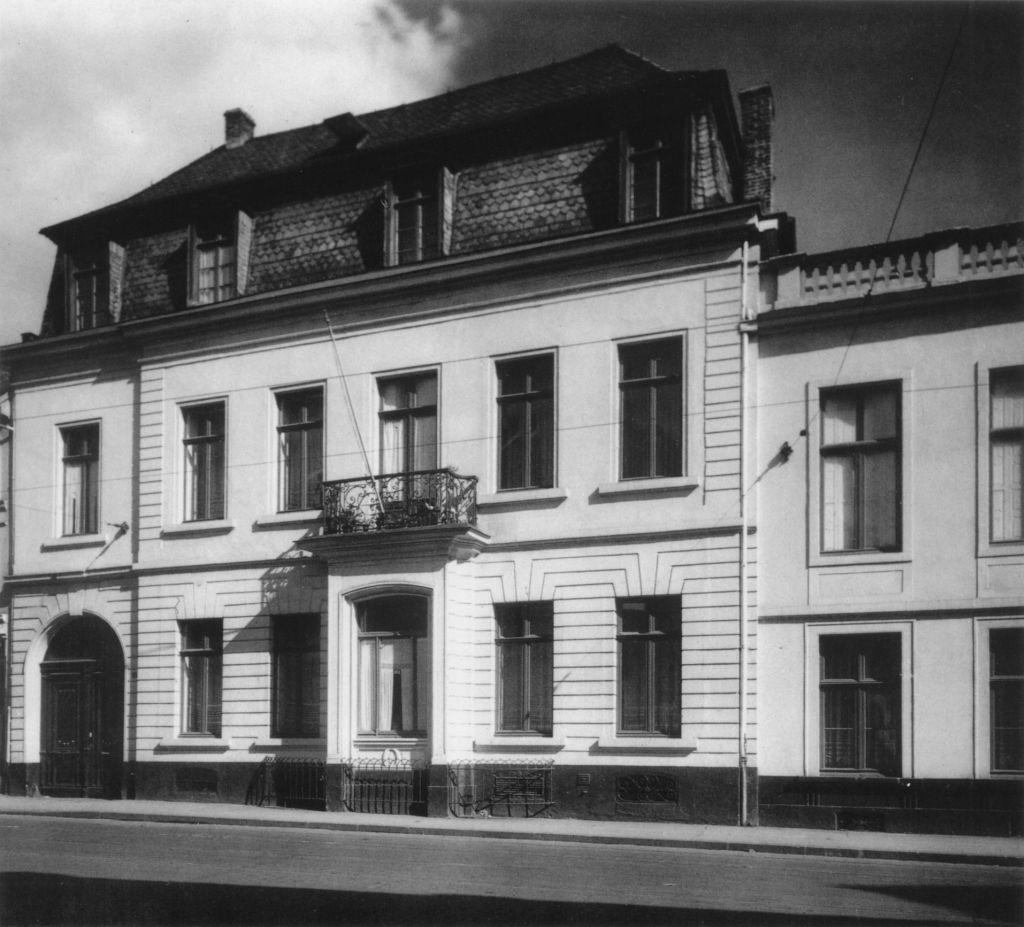 Kln - Cologne - August Sander - 380 - Haus in der Mülheimer Freiheit 30er Jahre.jpg