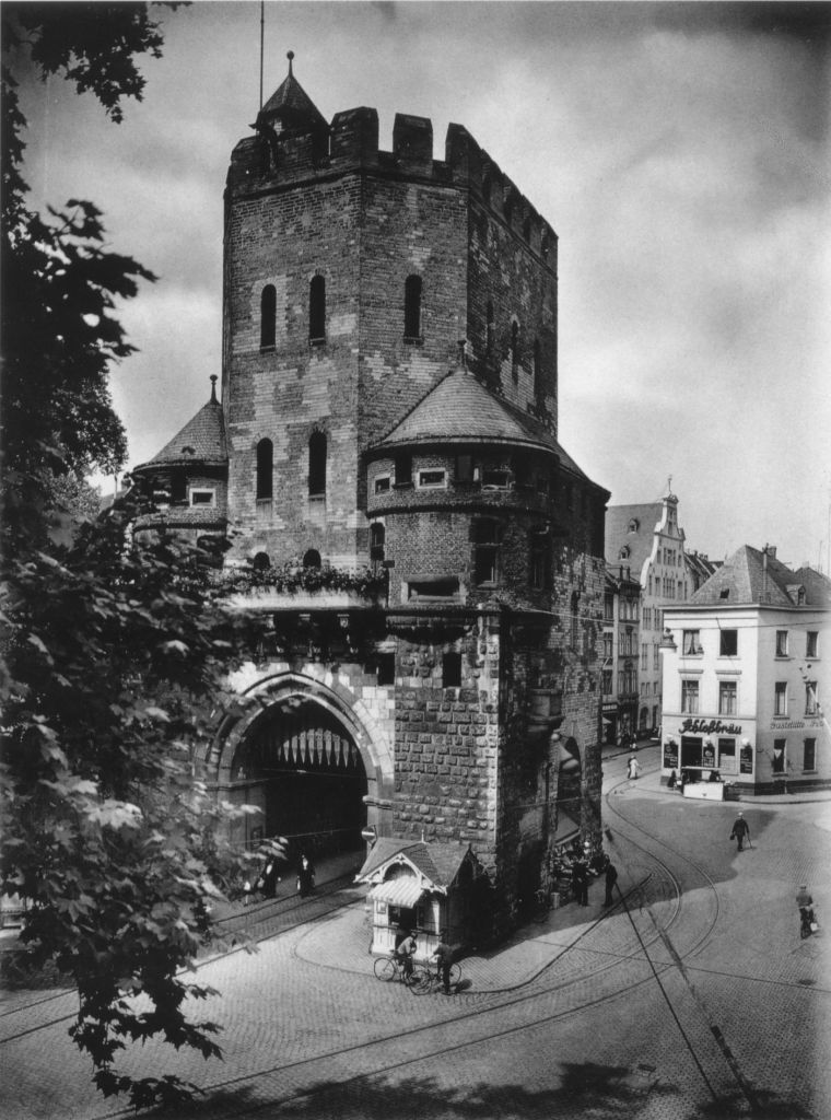 Kln - Cologne - August Sander - 388 - St. Severinstor 1920-1939.jpg