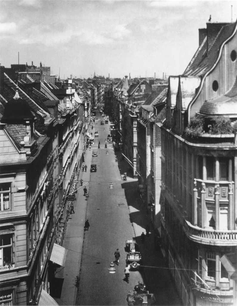 Kln - Cologne - August Sander - 390 - Friesenwall 30er Jahre.jpg