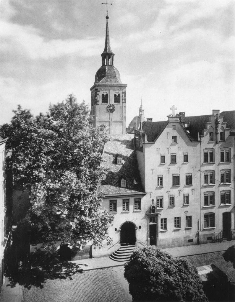 Kln - Cologne - August Sander - 392 - St. Johann Baptist, Severinstrae 1920-1939.jpg