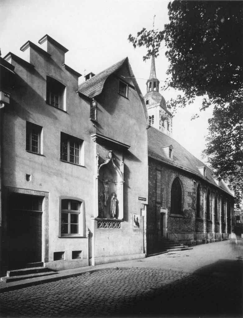 Kln - Cologne - August Sander - 393 - St. Johann Baptist 1920-1939.jpg