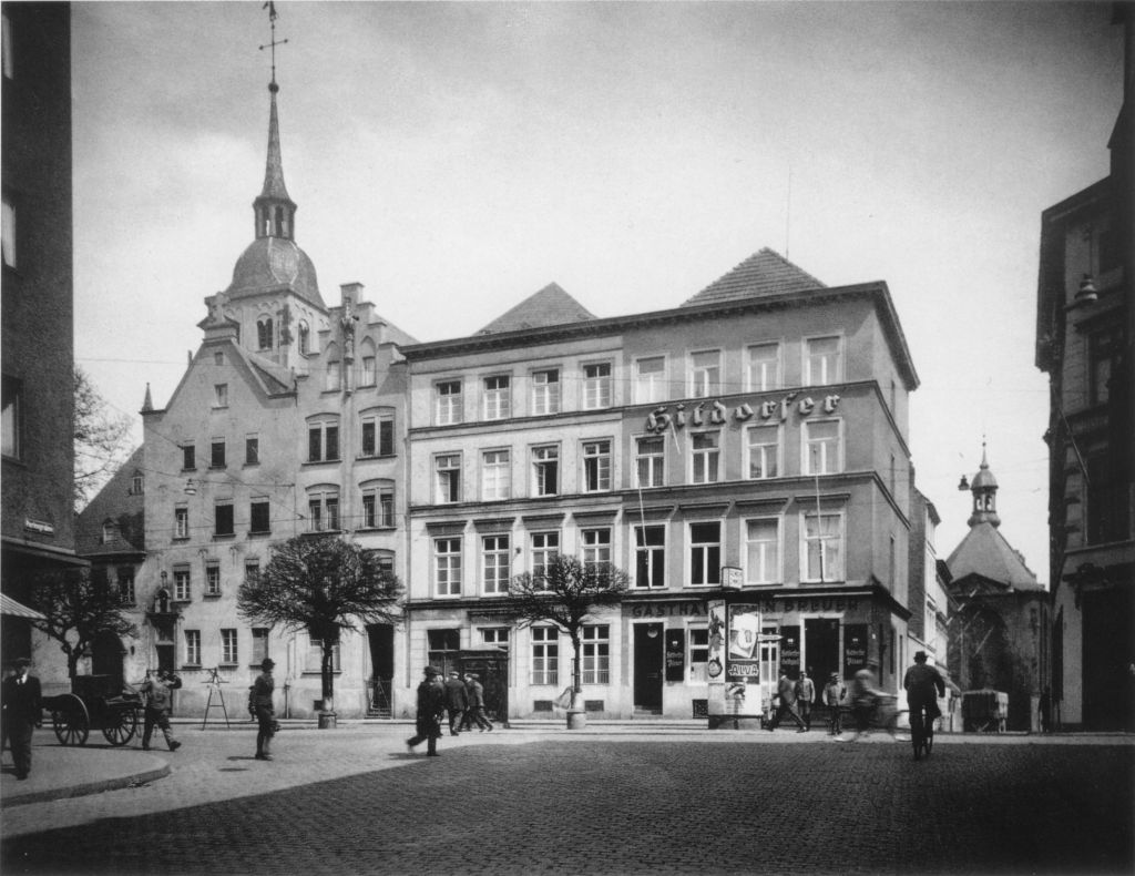 Kln - Cologne - August Sander - 395 - Am Perlengraben 1920-1939.jpg