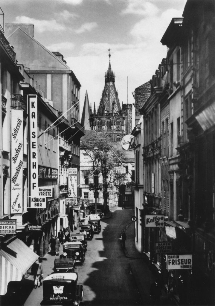 Kln - Cologne - August Sander - 402 - Salomonsgasse 30er Jahre.jpg