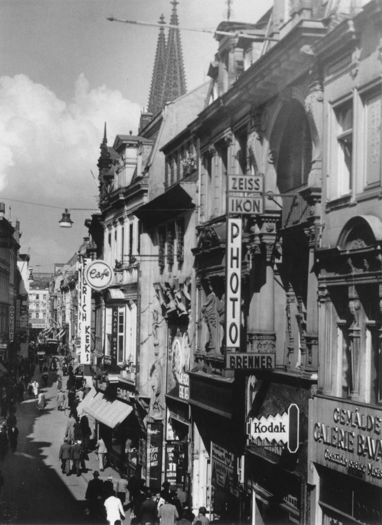 Kln - Cologne - August Sander - 403 - Hohe Strae 30er Jahre.jpg