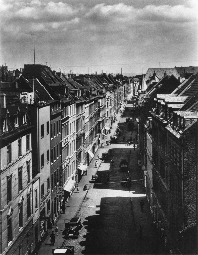 Kln - Cologne - August Sander - 414 - Thürmchenswall 30er Jahre.jpg