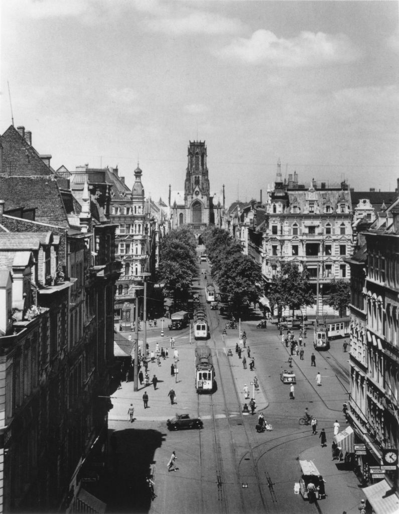 Kln - Cologne - August Sander - 415 - Ebertplatz 1936.jpg