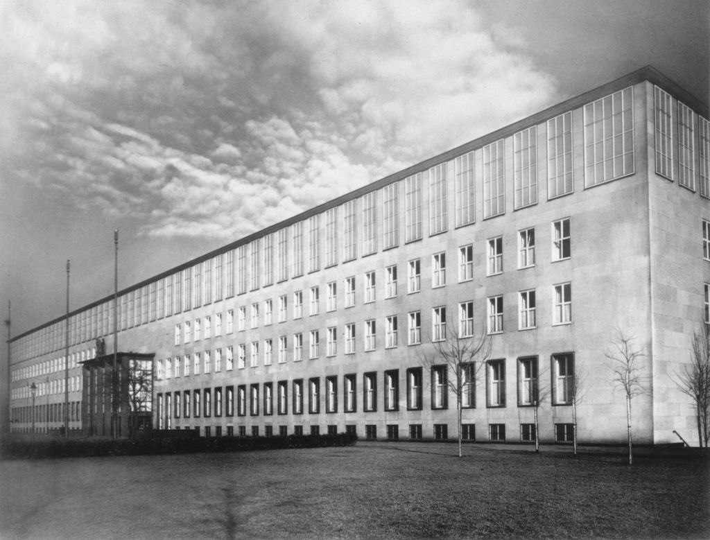 Kln - Cologne - August Sander - 421 - Universittsgebude nach 1934.jpg