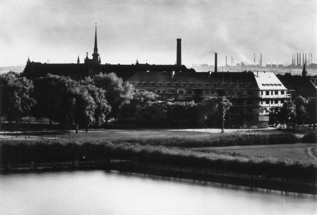 Kln - Cologne - August Sander - 424 - Hildegardis-Krankenhaus, Lindenthal 30er Jahre.jpg