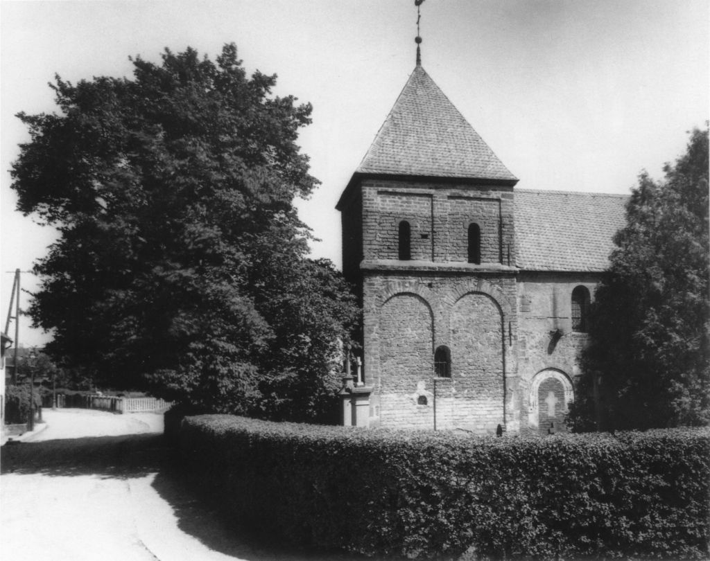 Kln - Cologne - August Sander - 429 - Krieler Dom 1920-1939.jpg