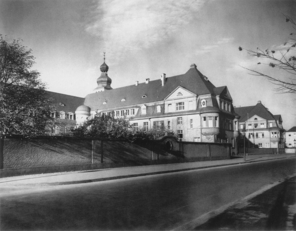 Kln - Cologne - August Sander - 433 - Waisenhaus 30er Jahre.jpg