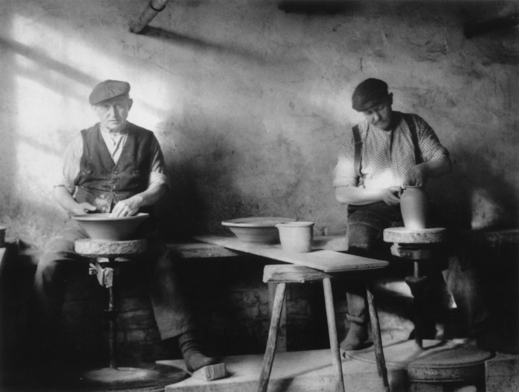 Kln - Cologne - August Sander - 439 - Die letzten Tpfer von Frechen, links Meist.jpg