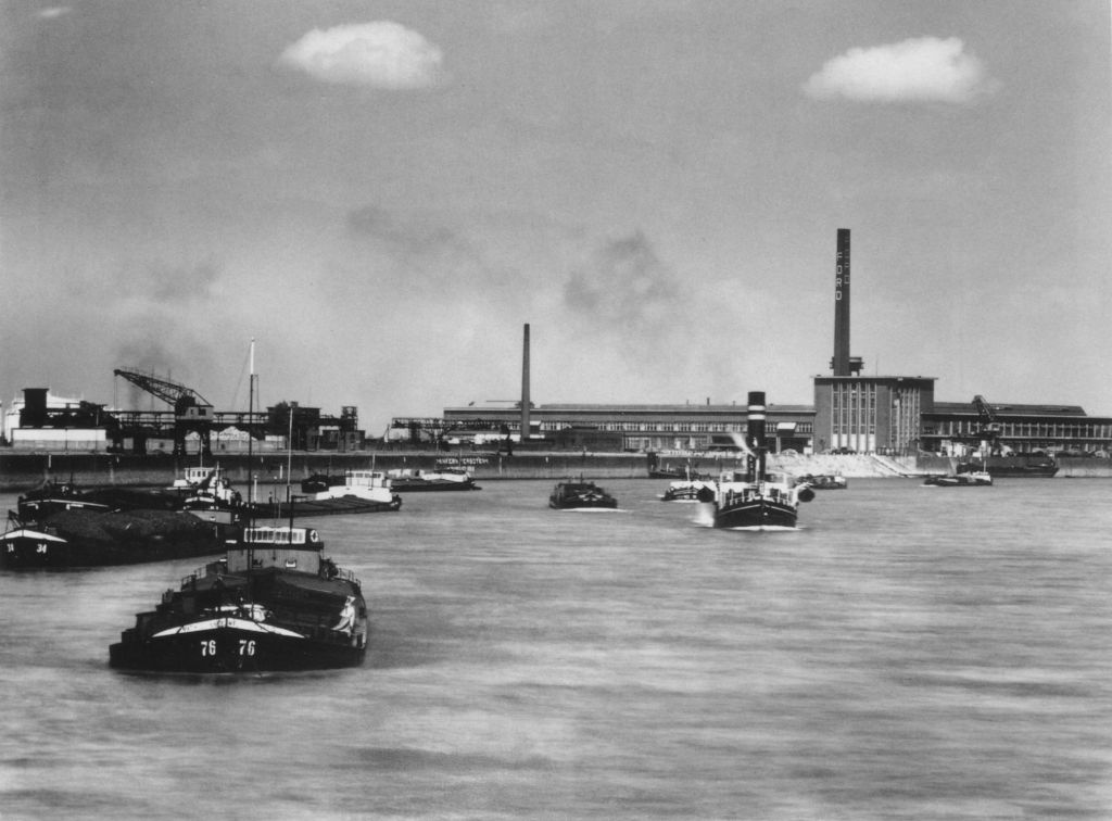 Kln - Cologne - August Sander - 441 - Ford-Werke nach 1931.jpg