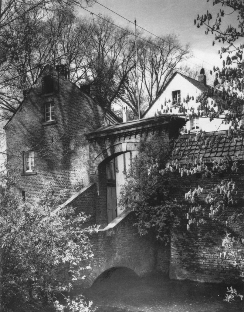 Kln - Cologne - August Sander - 448 - Stüttgenhof vor 1935.jpg