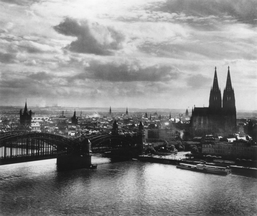 Kln - Cologne - August Sander - 463 -  Blick vom Messeturm auf Kln 1938.jpg