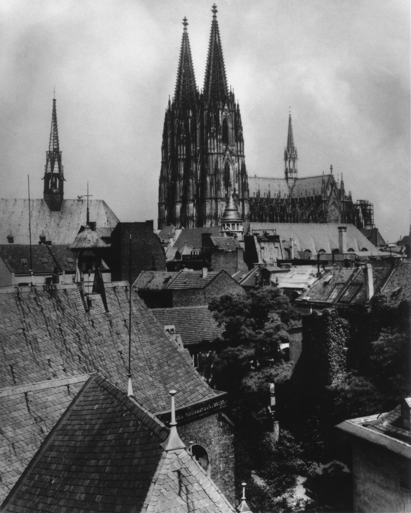 Kln - Cologne - August Sander - 468 - Dom im Stadtbildvom Dischhaus aus ca.1929.jpg