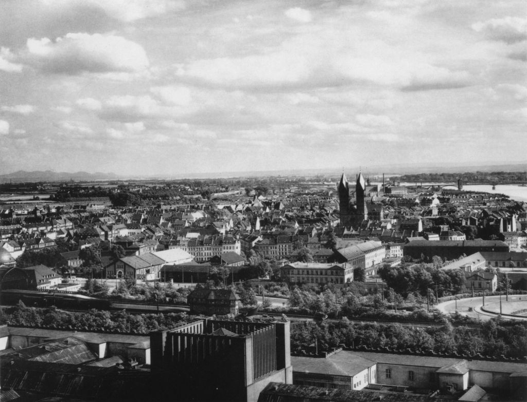 Kln - Cologne - August Sander - 470 - Blick über Deutz vom Messeturm aus gesehe.jpg