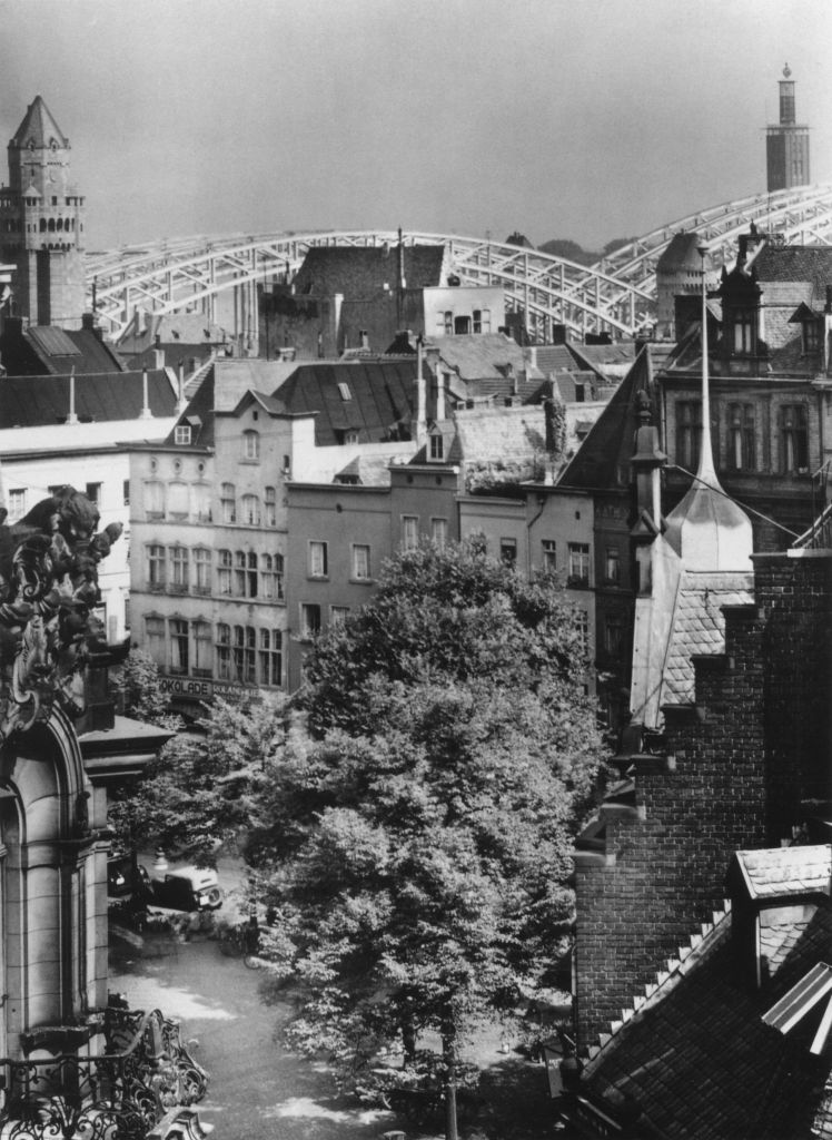 Kln - Cologne - August Sander - 480 - Blick über Alter Markt 1937.jpg