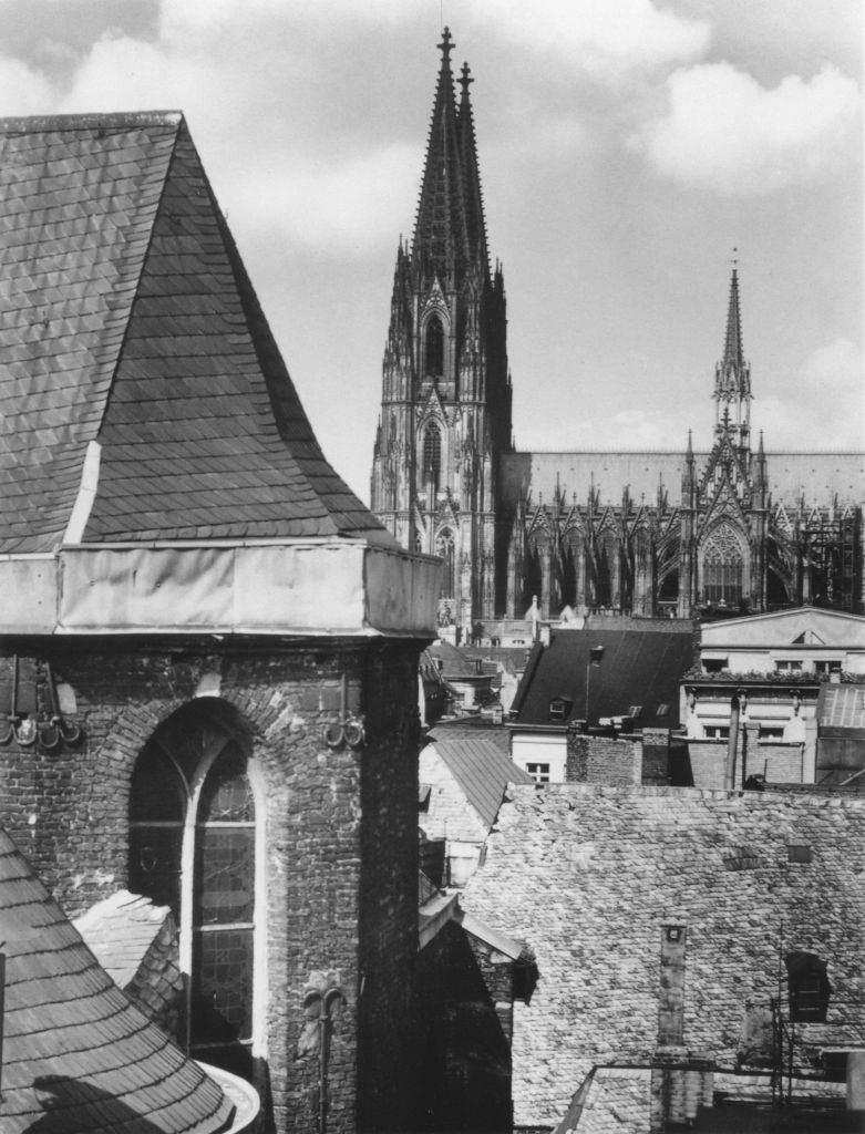 Kln - Cologne - August Sander - 484 - Dom im Stadtbild, links St. Alban 30er Jahre.jpg