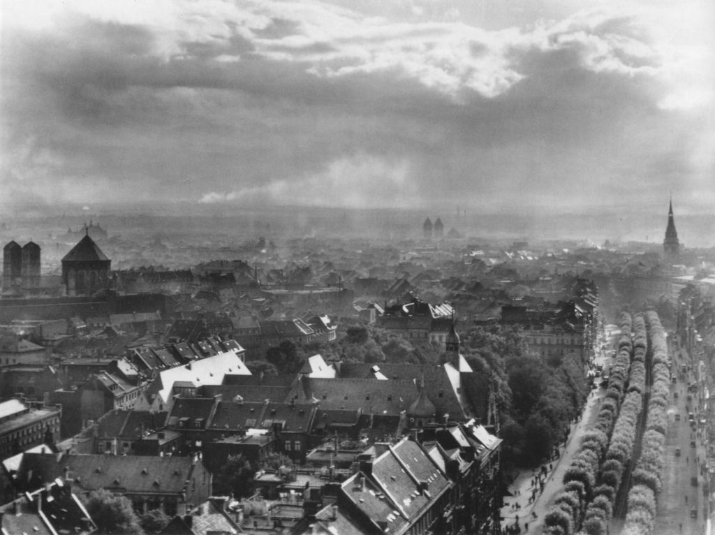 Kln - Cologne - August Sander - 488 - Blick über den Hansaring 1938.jpg