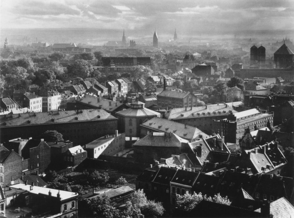 Kln - Cologne - August Sander - 489 - Blick über den Klingelpütz 30er Jahre.jpg