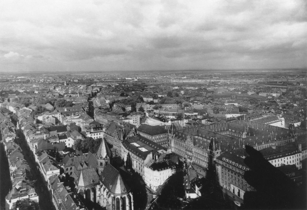 Kln - Cologne - August Sander - 490 - Die Hauptpost 1935.jpg