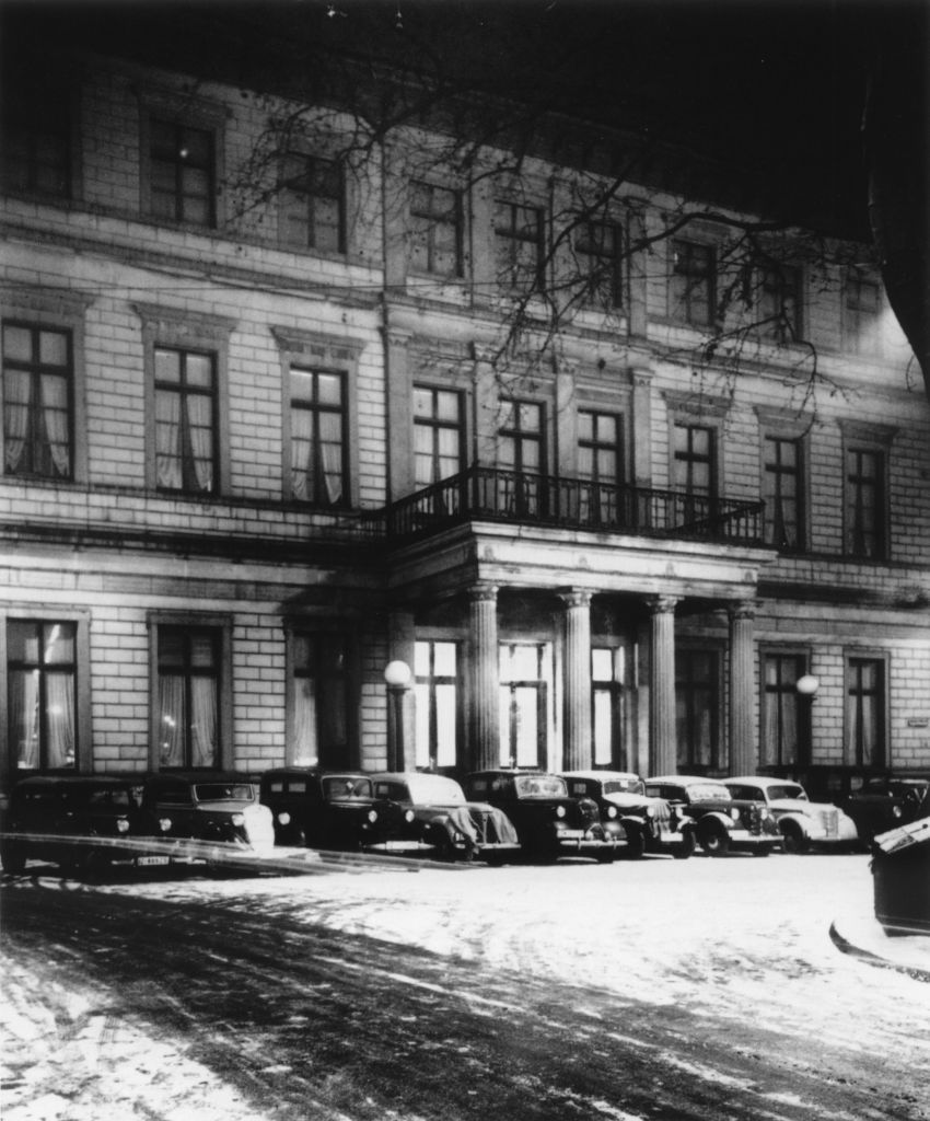 Kln - Cologne - August Sander - 501 - Kasino (Augustinerplatz) ca. 1938.jpg