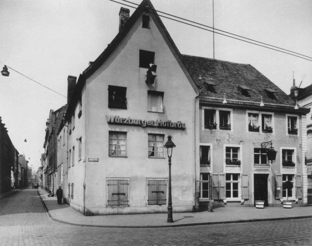 Kln - Cologne - August Sander - 502 - Partie an der Bayenstrae 1920-1938.jpg