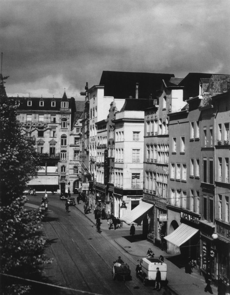 Kln - Cologne - August Sander - 509 - Alter Markt 30er Jahre.jpg