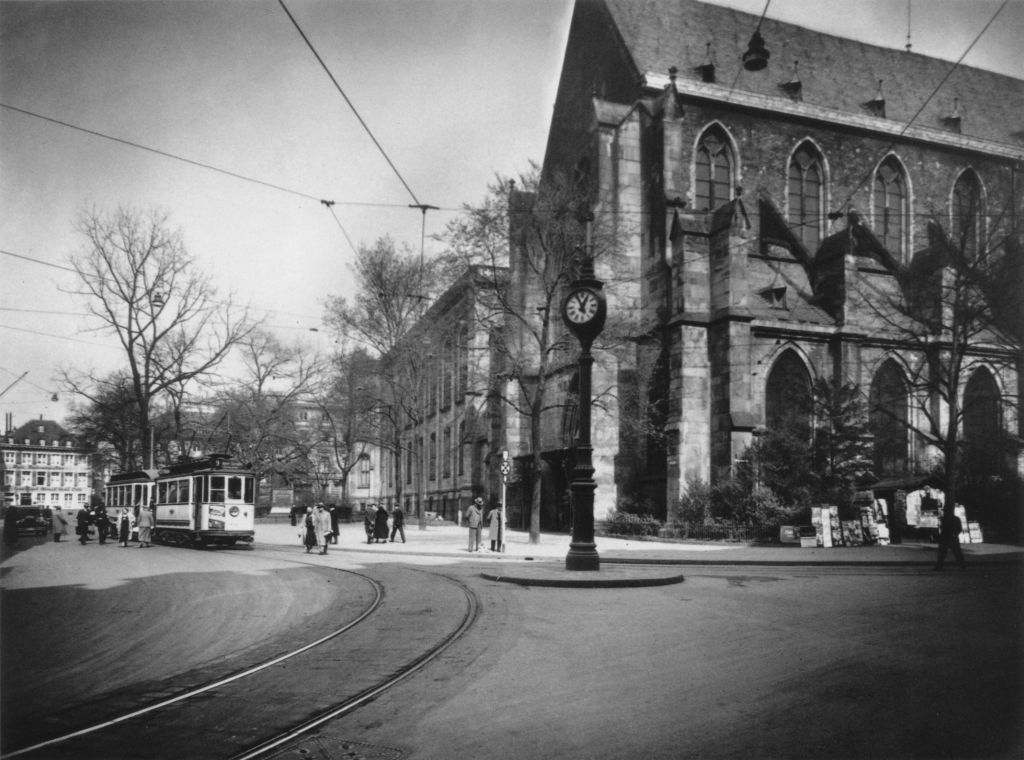 Kln - Cologne - August Sander - 511 - Partie an der Minoritenkirche 30er Jahre.jpg