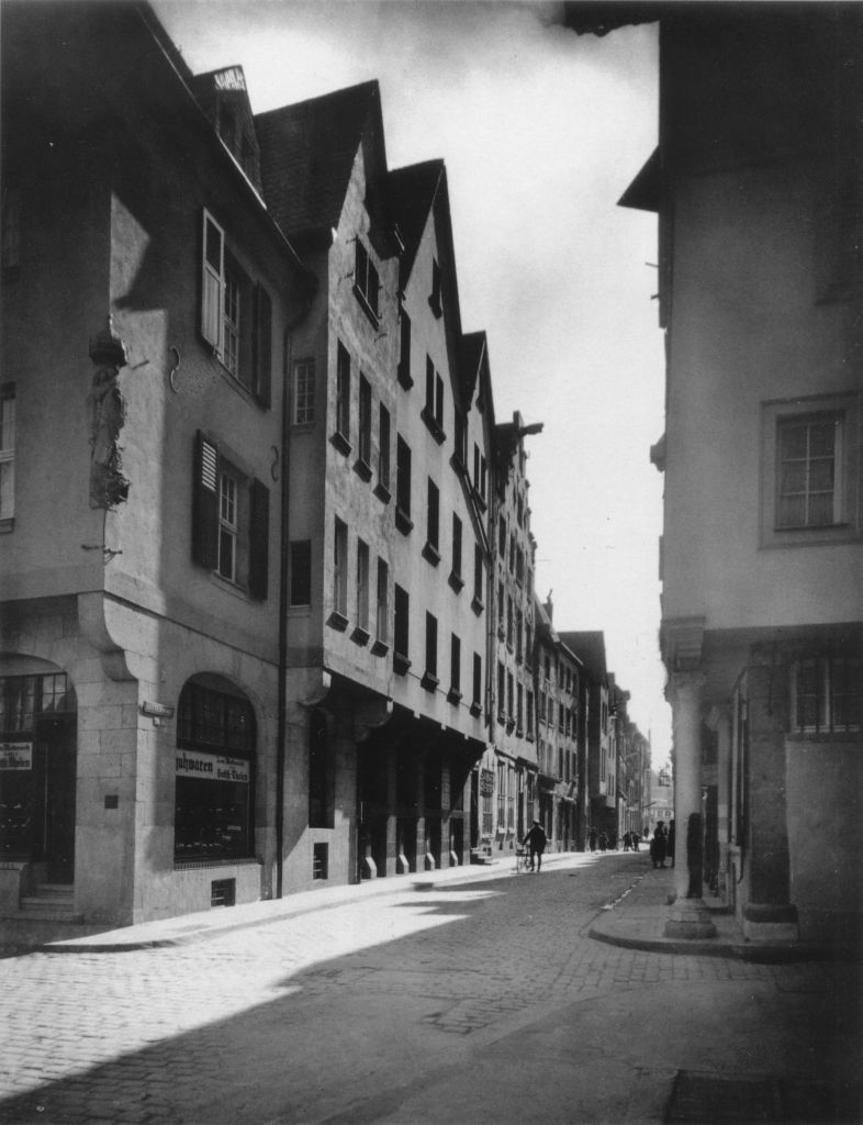 Kln - Cologne - August Sander - 512 - Buttermarkt 1920-1939.jpg