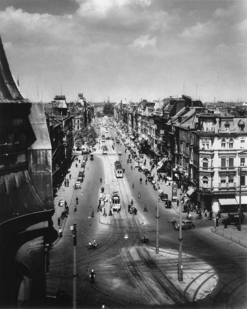 Kln - Cologne - August Sander - 517 -  Hohenzollernring 30er Jahre.jpg