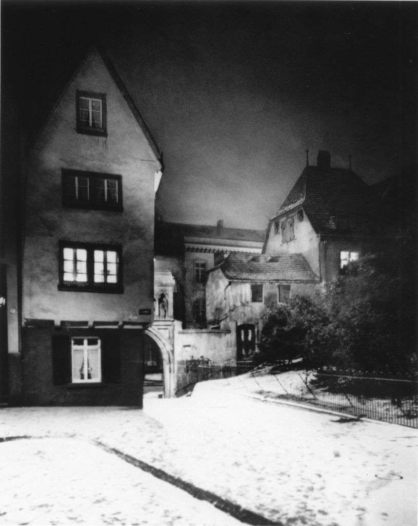 Kln - Cologne - August Sander - 520 - Lichthof ca.1938.jpg