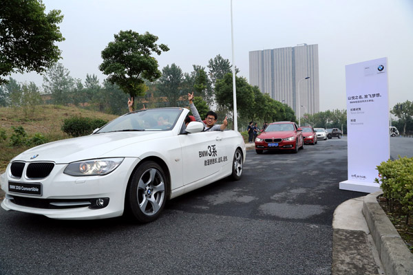 6、同济学子试乘试驾BMW车型，体验宝马 驾驶之悦.jpg