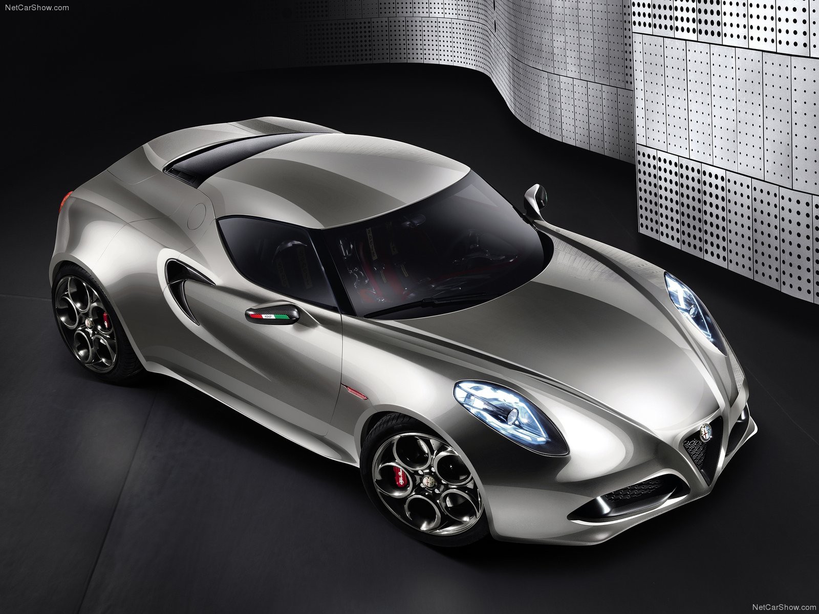 Alfa_Romeo-4C_Concept_2011.jpg