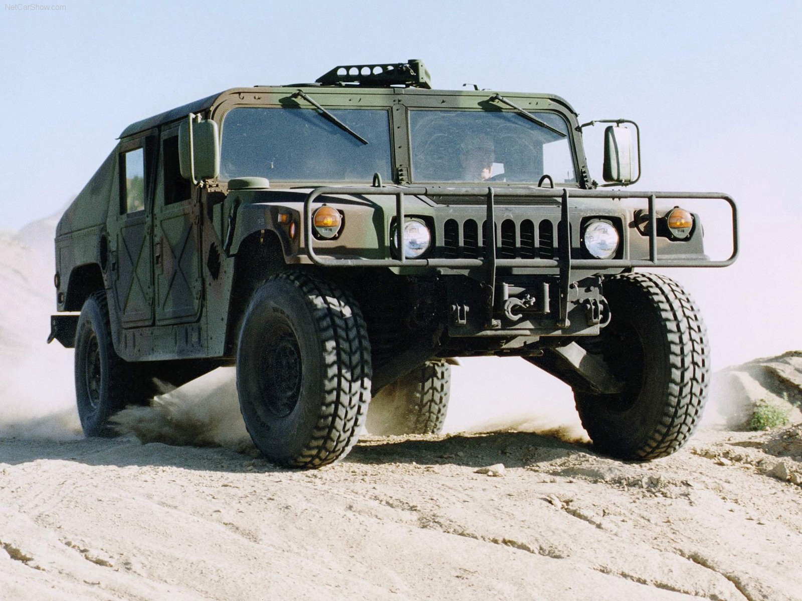 Hummer-Humvee_Military_Vehicle_2003.jpg