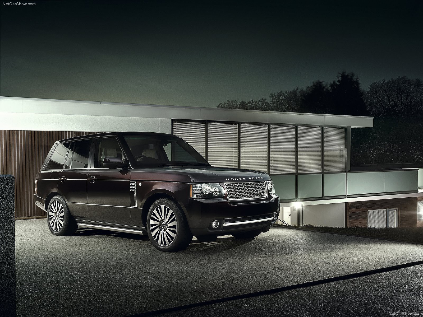 Land_Rover-Range_Rover_Autobiography_Ultimate_Edition_2012.jpg