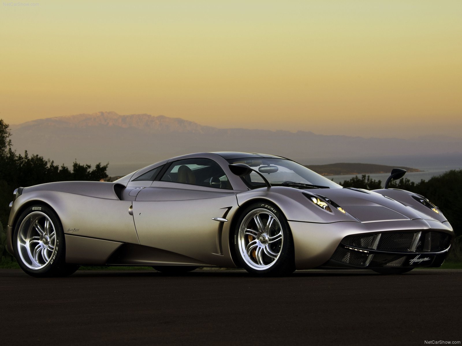 Pagani-Huayra_2012.jpg