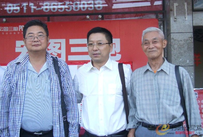 汪海与父亲1.jpg