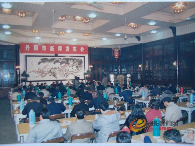丹阳撤县建市新闻发布会在市政府小山会堂举行.jpg